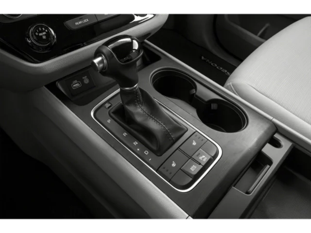 Used 2018 White Kia LX image 9