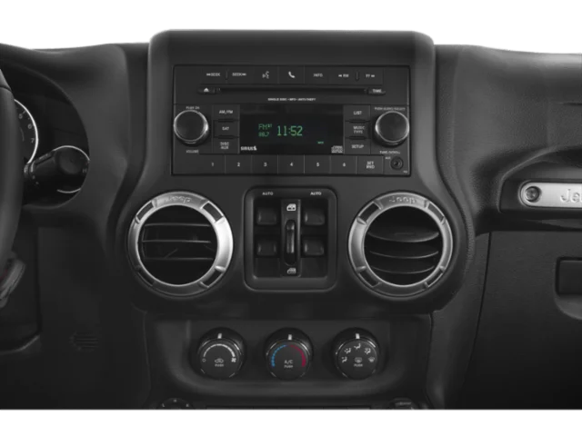 Used 2018 Silver Jeep Unlimited Sahara image 7