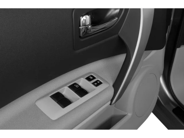 Used 2015 Red Nissan S image 16