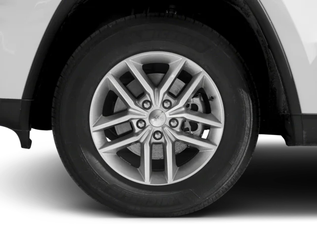 Used 2017  Jeep Altitude image 11