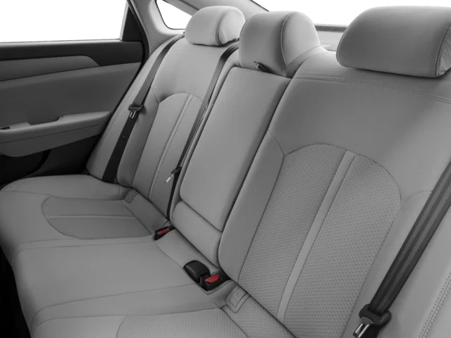 Used 2016 Silver Hyundai SE image 11