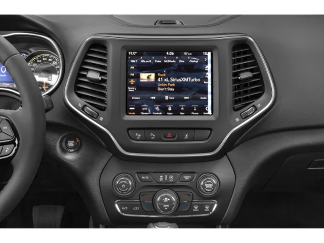 Used 2023 Sting-Gray Clearcoat Jeep Altitude Lux image 7