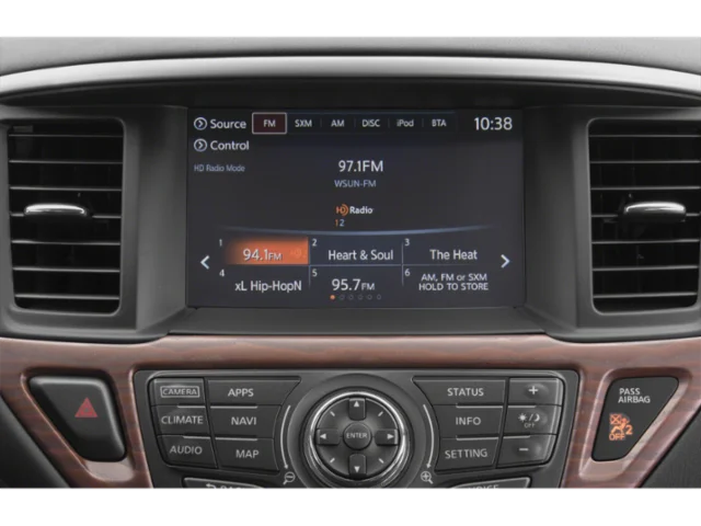 Used 2020 White Nissan Platinum image 7