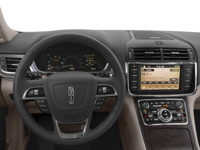Used 2017 White Lincoln Select image 4
