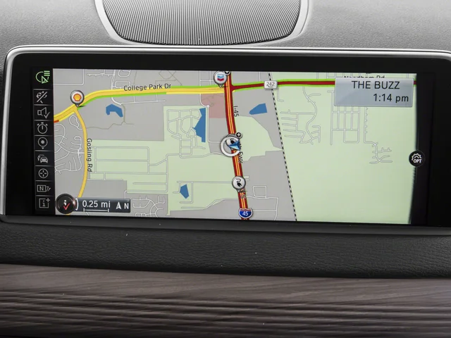 Used 2018 White BMW xDrive40e image 22