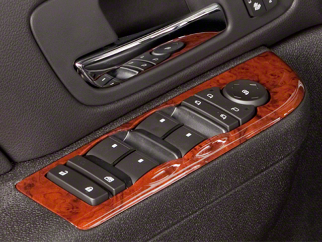 Used 2013 WHITE DIAMOND TRICOAT Chevrolet LTZ image 16