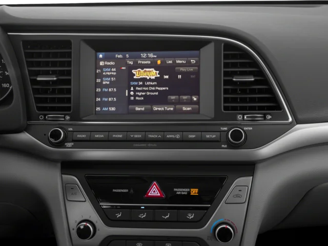 Used 2018 Gray Hyundai SE image 7