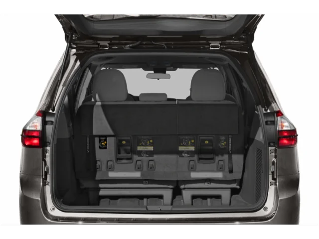 Used 2018 White Toyota XLE image 9