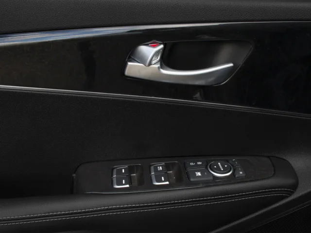 Used 2016 Black Kia LX image 17