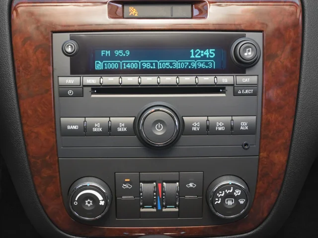 Used 2016 Silver Ice Metallic Chevrolet LS image 7