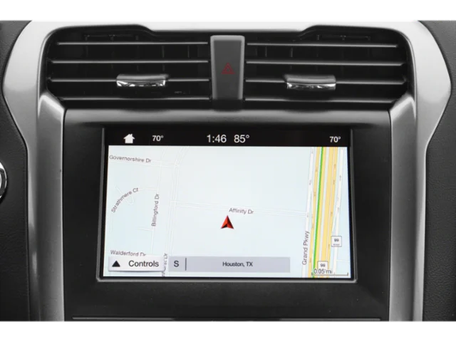 Used 2020 Silver Ford SE image 19