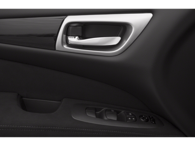 Used 2015 Black Nissan SL image 18