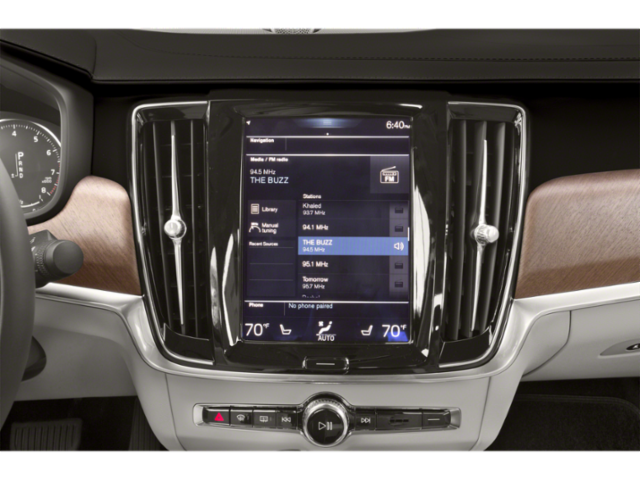 Used 2018 Silver Volvo T5 Momentum image 10