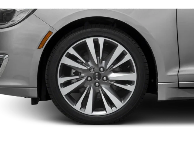 Used 2018 White Lincoln Reserve image 14