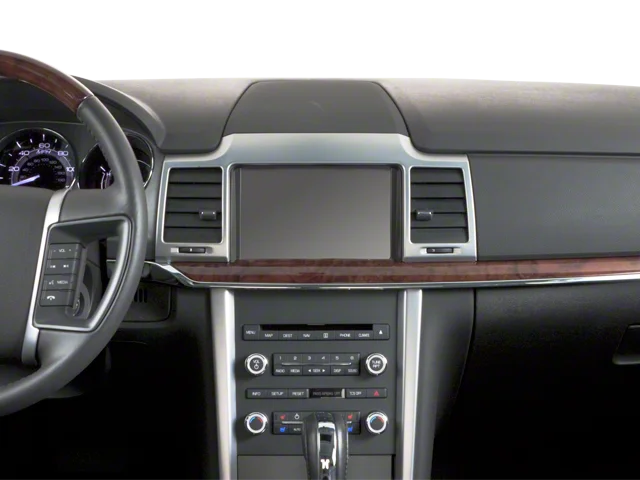 Used 2010 Silver Lincoln Base image 19