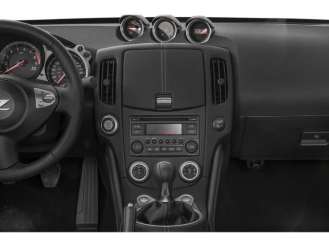Used 2020 Red Nissan  image 7