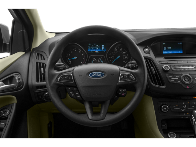 Used 2015 Tuxedo Black Ford 4dr Sdn SE image 4