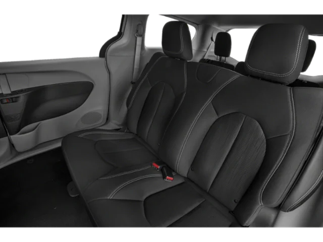 Used 2020  Chrysler LXI image 13