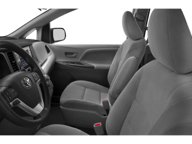 Used 2018 White Toyota XLE image 6