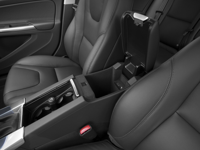 Used 2016 GREY Volvo T5 image 14