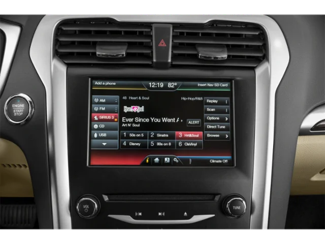 Used 2015 White Ford SE Luxury image 10