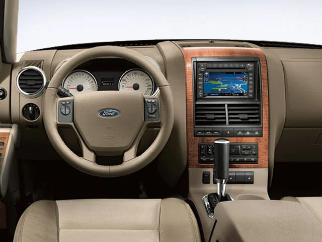 Used 2010  Ford XLT image 4
