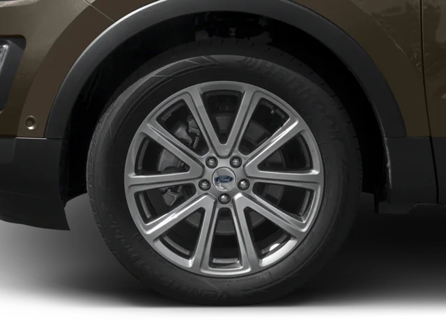 Used 2016 White Ford Limited image 19