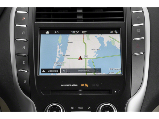 Used 2019 Red Lincoln Select image 13