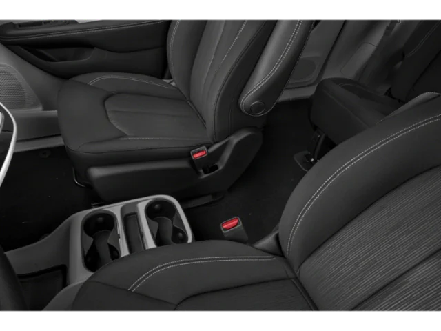 Used 2020  Chrysler LXI image 14