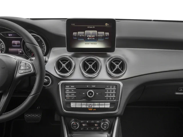 Used 2018 White Mercedes-Benz GLA 250 image 11