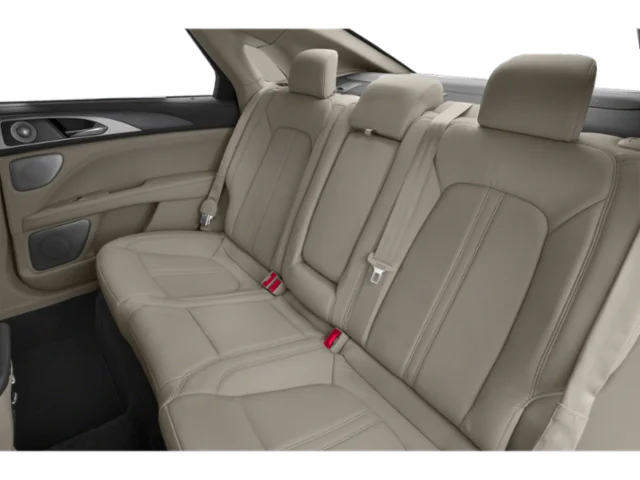 Used 2018 White Lincoln Reserve image 17