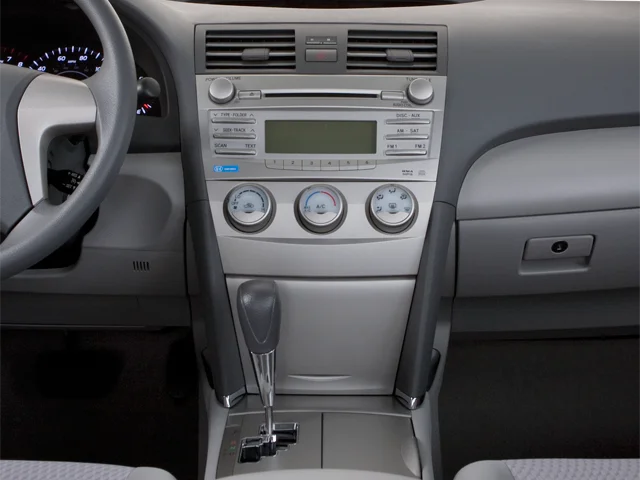 Used 2010  Toyota LE image 11