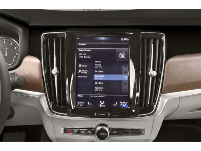 Used 2018 White Volvo T5 Momentum image 7