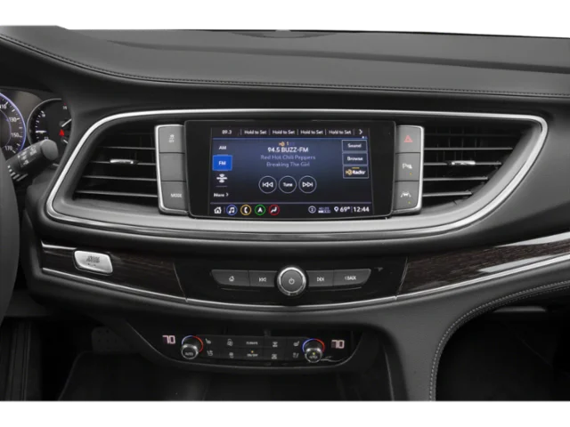 Used 2021 White Frost Buick Avenir image 7