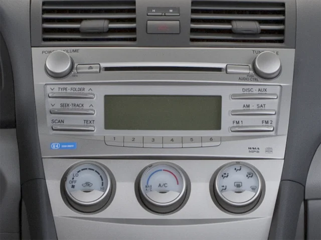 Used 2010  Toyota LE image 10
