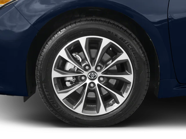 Used 2016 Silver Toyota XLE image 10