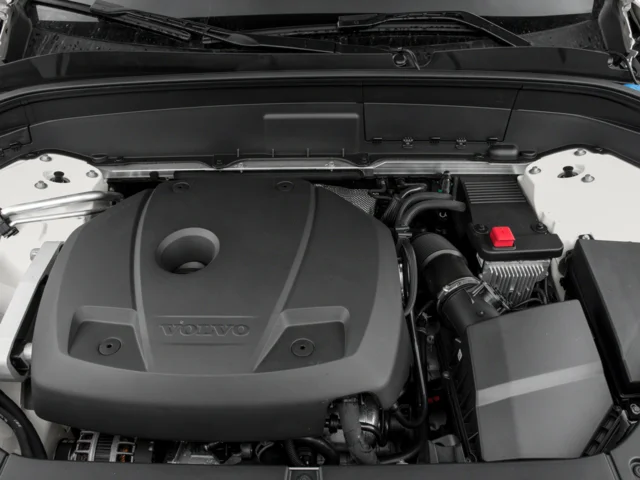 Used 2018 Crystal White Volvo Momentum image 13