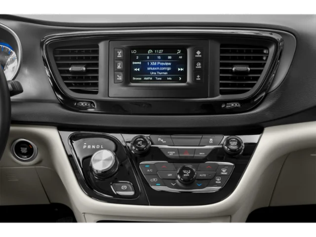 Used 2020 Gray Chrysler Limited image 7