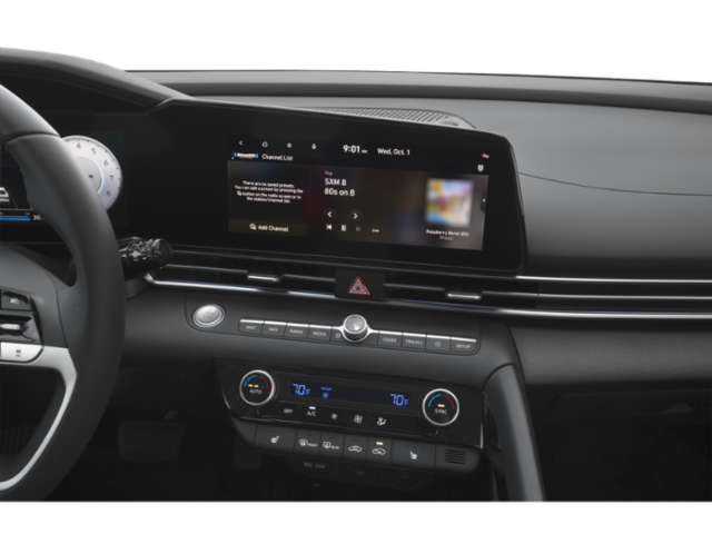 Used 2025 White Hyundai SEL Convenience image 7