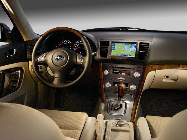 Used 2009 Gold Subaru 2.5i image 4