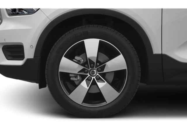 Used 2021 Black / Stone Volvo Momentum image 9