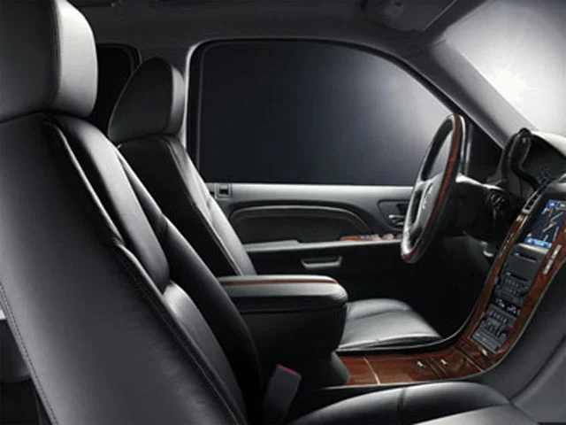 Used 2009 White Cadillac Base image 4