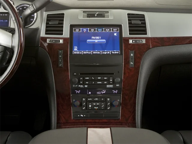 Used 2010 WHITE DIAMOND TRICOAT Cadillac Premium image 9