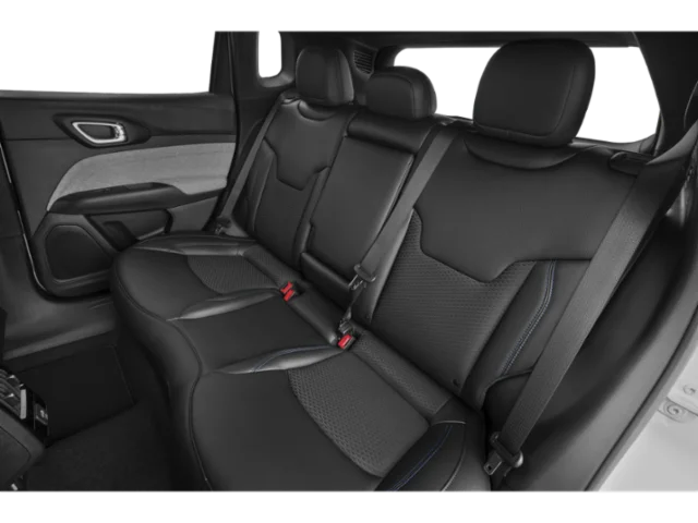New 2026 Bright White Clear-Coat Exterior Paint Jeep Latitude image 21