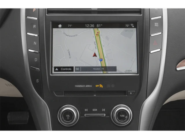 Used 2018  Lincoln Select image 16