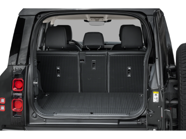 Used 2024  Land Rover X-Dynamic SE image 11