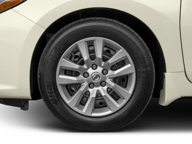 Used 2016 White Nissan 2.5 S image 10