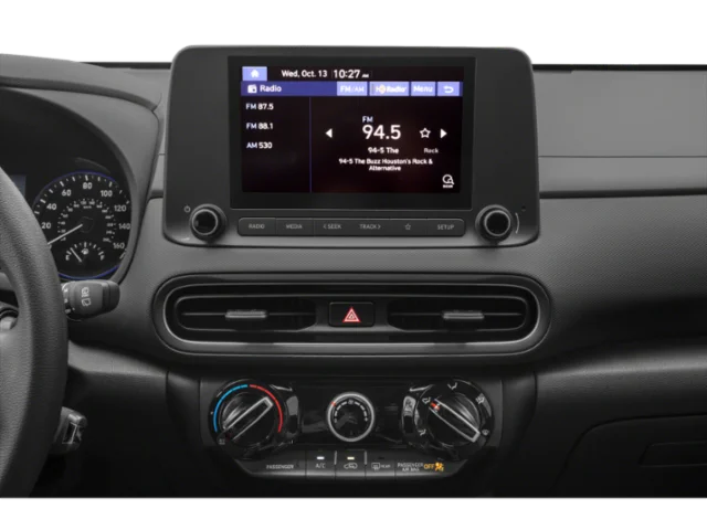 Used 2022 Black Hyundai SE image 13