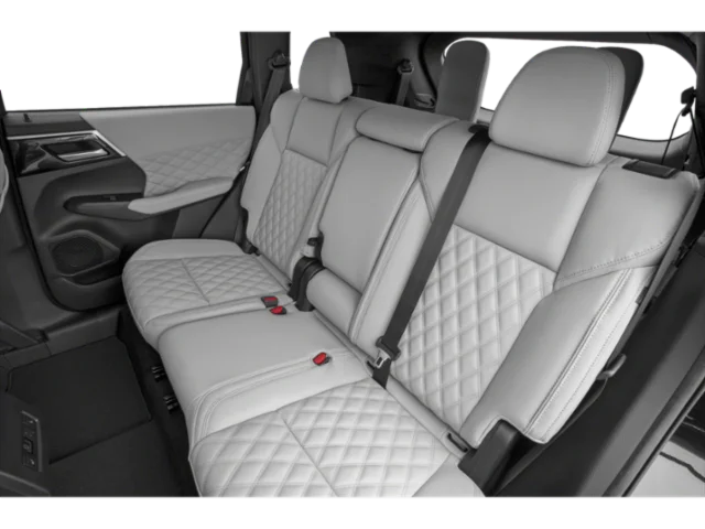 Used 2023 White Diamond Mitsubishi SEL image 10