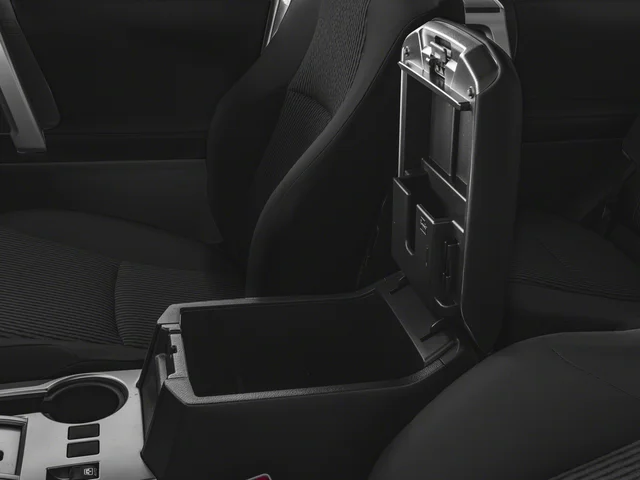 Used 2018 Classic Silver Metallic Toyota SR5 image 17